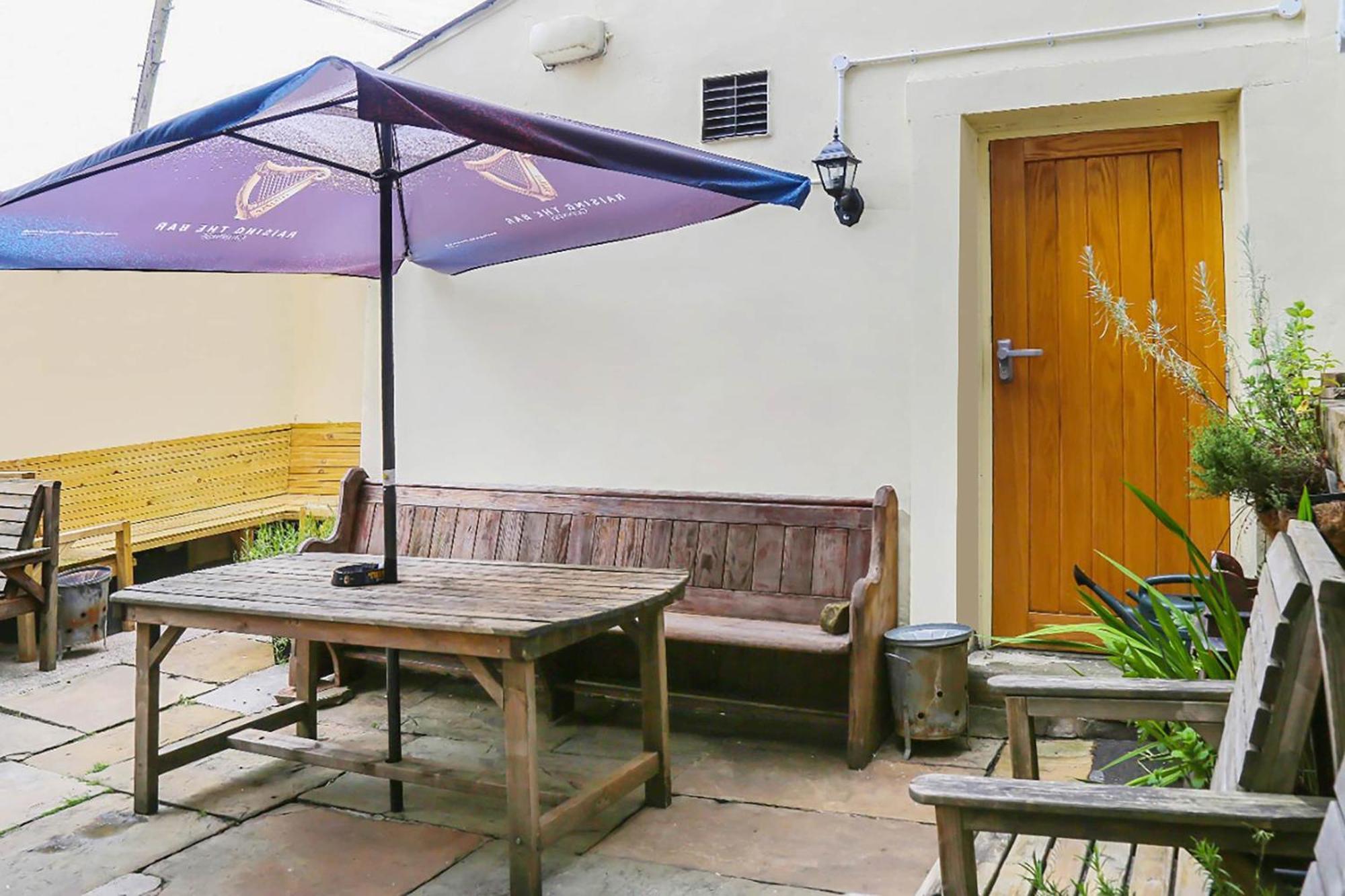 Oyo Castle Hotel, Accrington Exterior photo